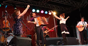 Jamie Smith's Mabon & the Mabonettes - Photo (c) Glyn Phillips (WorldMusic.co.uk)